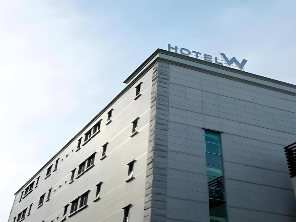 호텔 W 신제주점 외부 사진