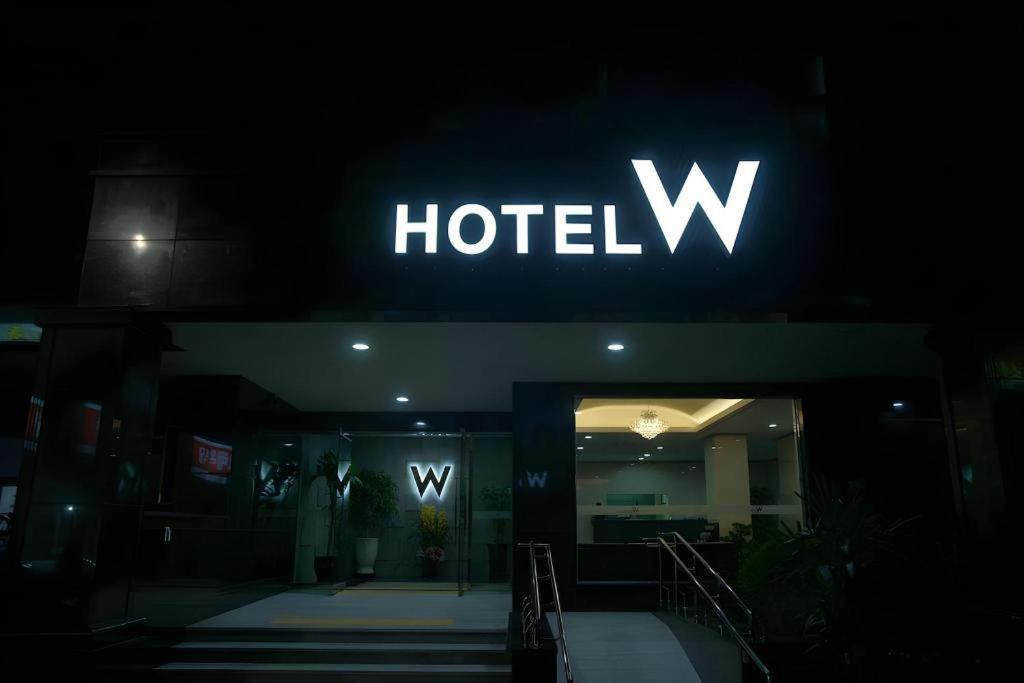 호텔 W 신제주점 외부 사진