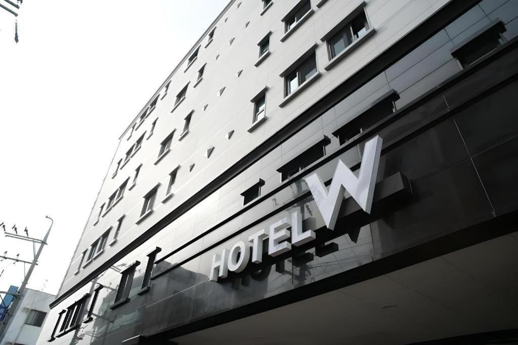 호텔 W 신제주점 외부 사진